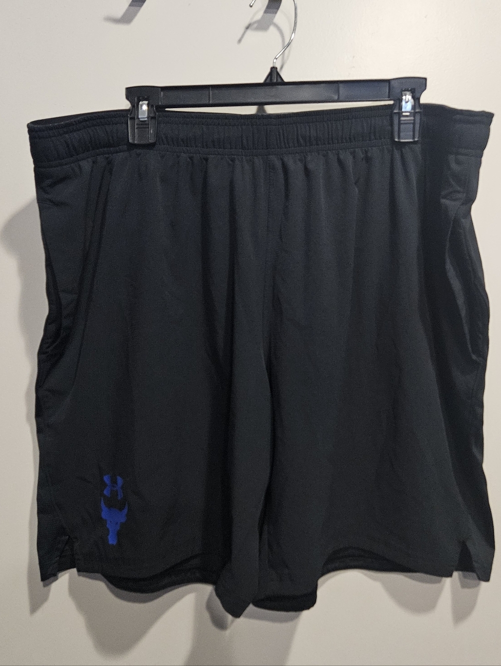 Under Armour Men’s Black Fitted Shorts with Blue Logo 2XL